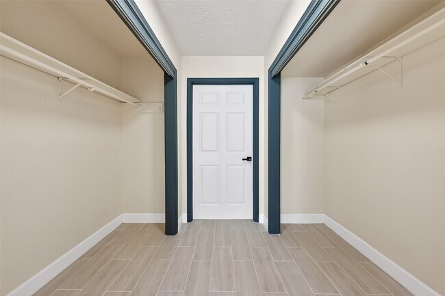 Building Photo - 7534 8 Willows Rd