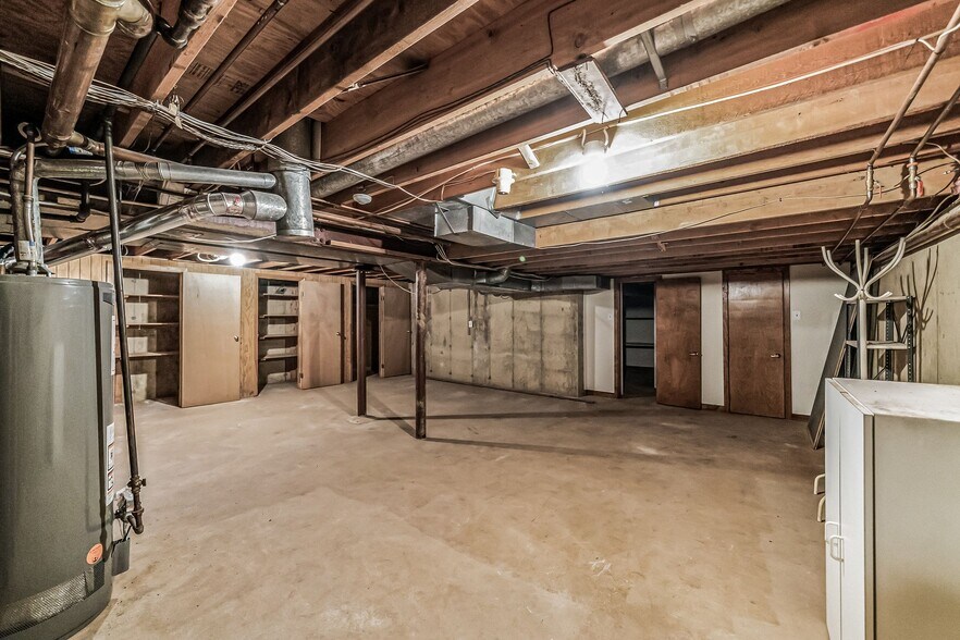 Building Photo - 468 Long Ln