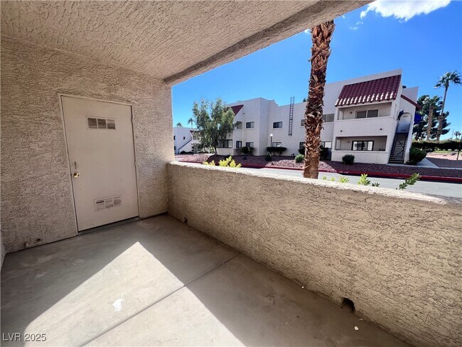 Building Photo - 101 Luna Way