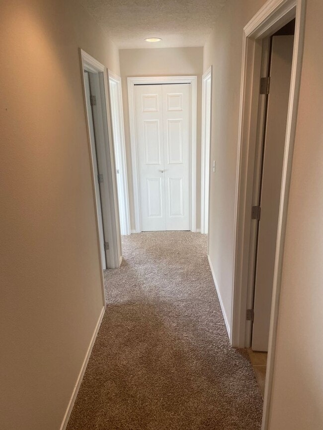 Building Photo - 917 W Ellendale Ave