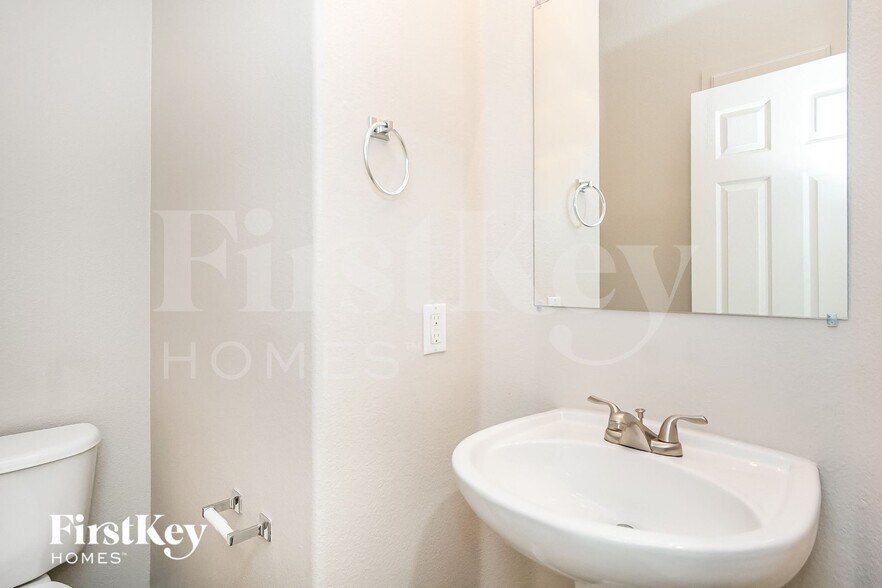 Building Photo - 7617 French Springs St