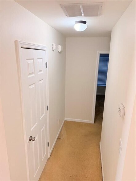 Building Photo - 64 Hill Crest Cir