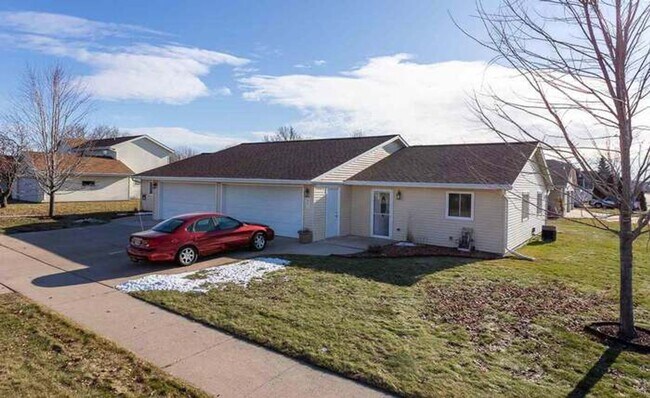 Building Photo - 401 E Peter Ln