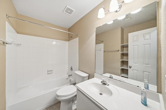 Building Photo - 2010 Hanover Springs Ln