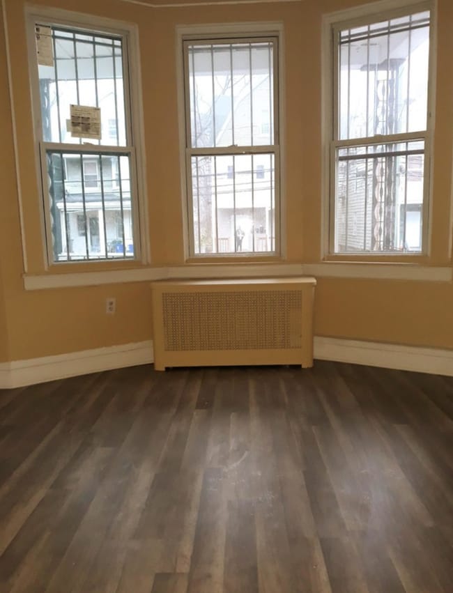 Building Photo - 90 N Park St