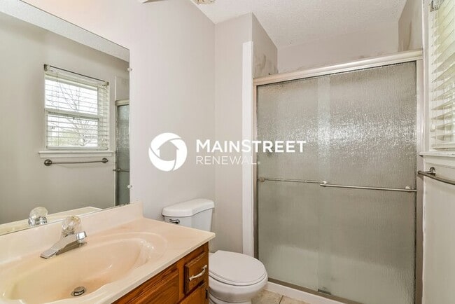 Building Photo - 4 Bedroom Pet-Friendly Home in BELTON, MO with Main Street Renewal