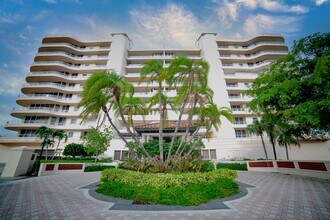 Building Photo - Luxury Seasonal or Annual Rental in the Prestigious Grand Bay Community – Longboat Key