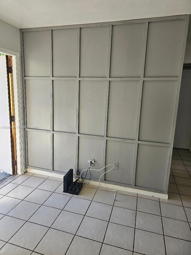 Building Photo - 2505 W 67th Pl
