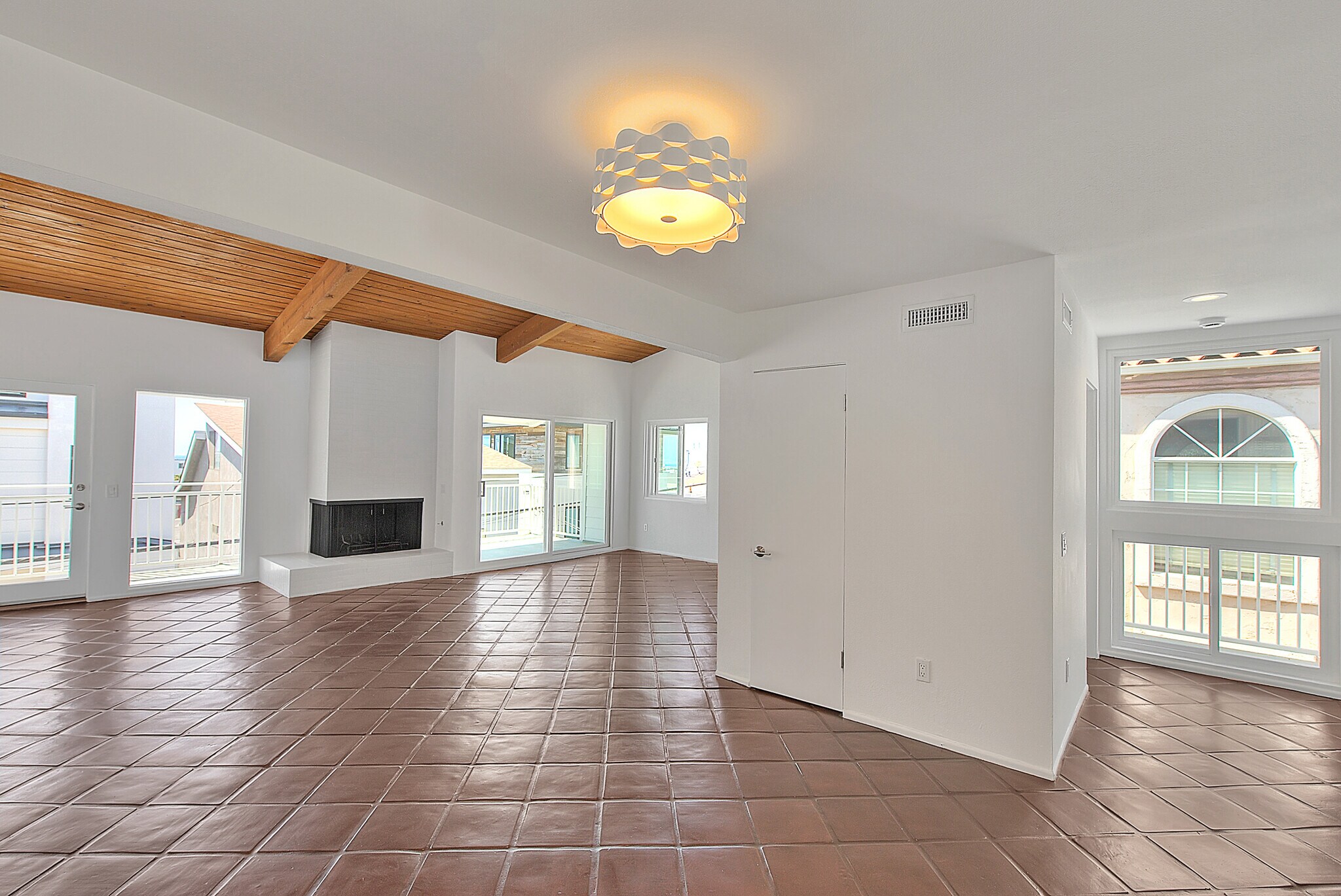 Building Photo - 310 Bayview Dr