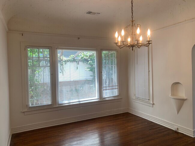 Building Photo - 1008 Havenhurst Dr