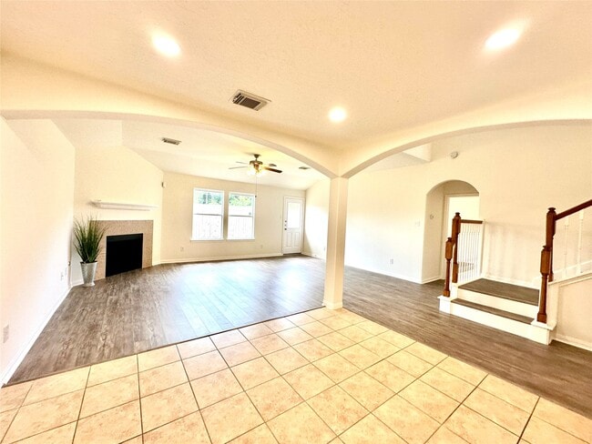 Building Photo - 25311 Clover Ranch Dr