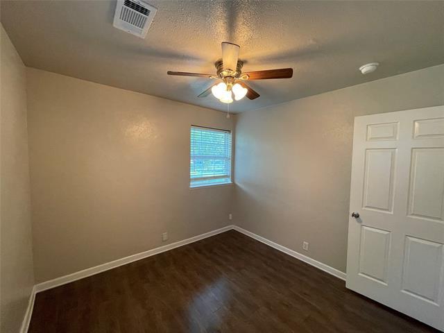 Building Photo - 712 SW Sunnybrook Dr