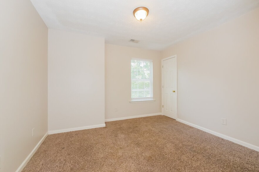 Building Photo - 1002 Allegiance Dr