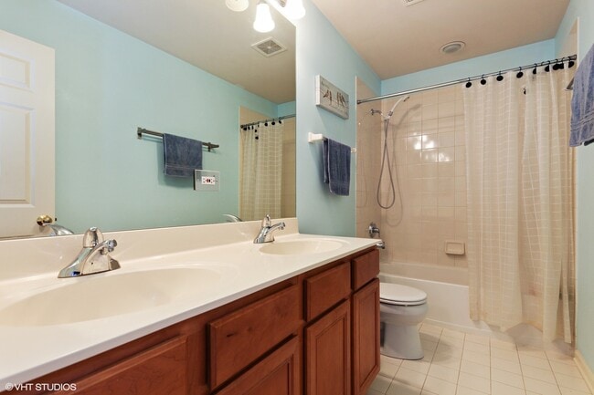 Building Photo - 800 Deroo Lp