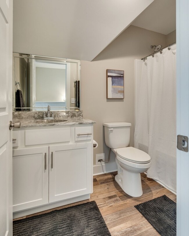 Building Photo - Beautifully Furnished Executive Home – Fle...