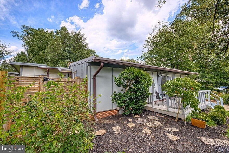 Building Photo - 3402 Hemlock Dr