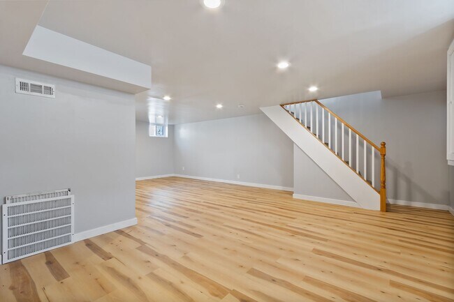 Building Photo - Wow! South Philly Modern 3 Bed 2 Bath Home! Yard! Central Air! W/D! H/W Floors! Gorgeous!