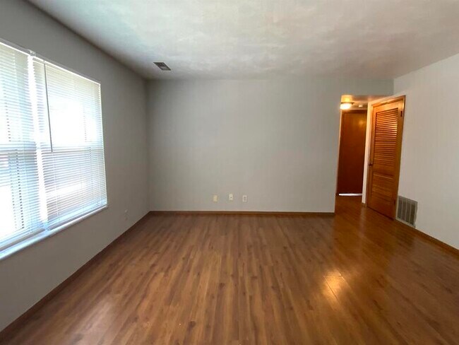 Building Photo - 2310 Frank Scott Pkwy W