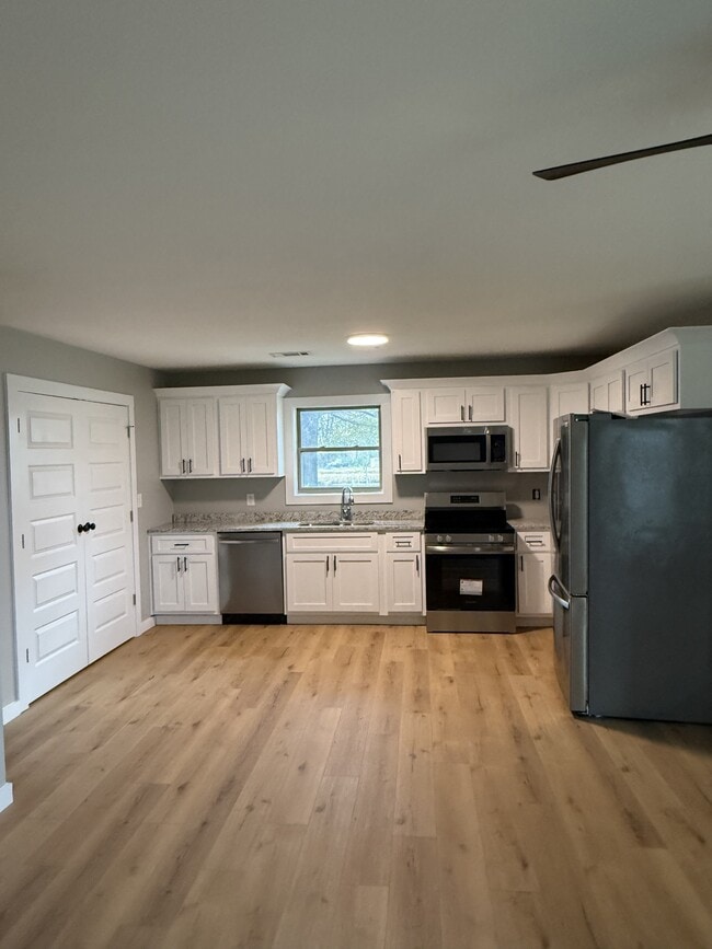 Primary Photo - 1057 B E Olympia St