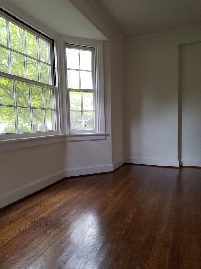 Building Photo - Hayes Barton Duplex for rent