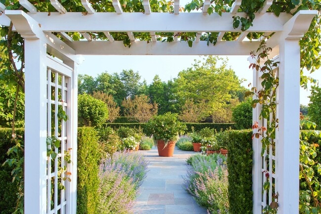 Building Photo - 587 Sagaponack Road