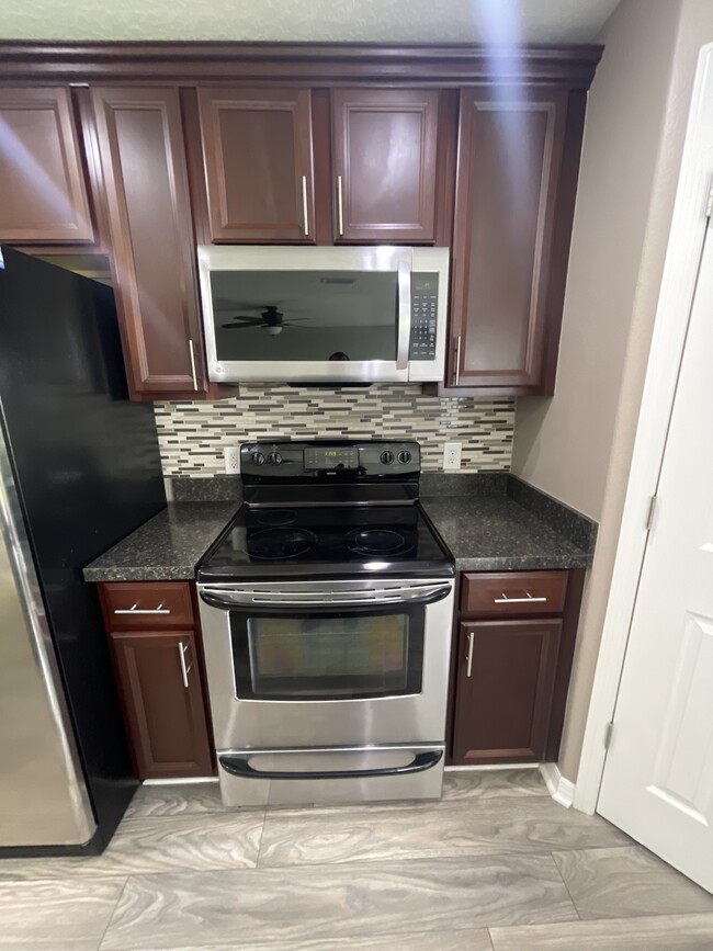 Building Photo - 2256 Seven Oaks Dr