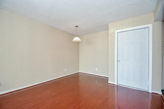 Building Photo - 2832 S Bartell Dr