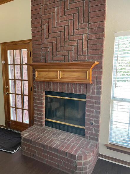 Building Photo - Room in House on Tiffany Glenn Ct