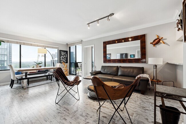 Building Photo - Renovated Condo with Skyline Views