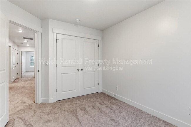 Building Photo - 1041 N 200 W