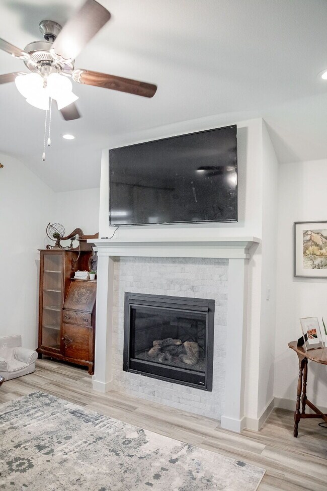 Building Photo - Gorgeous 4/2 in Cooper ISD