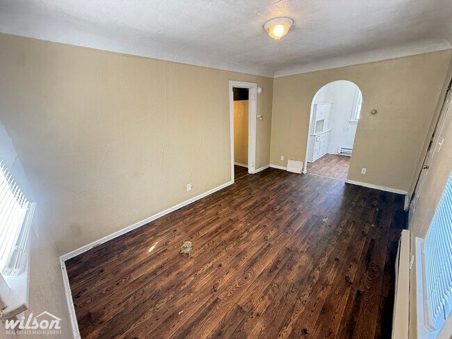 Building Photo - 1403 W Lincoln Ave