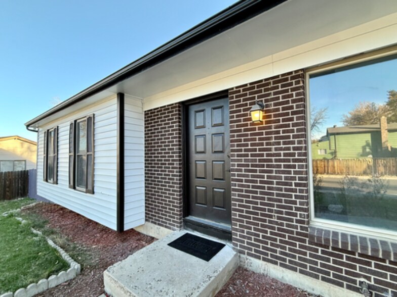 Primary Photo - 2708 W 98th Dr