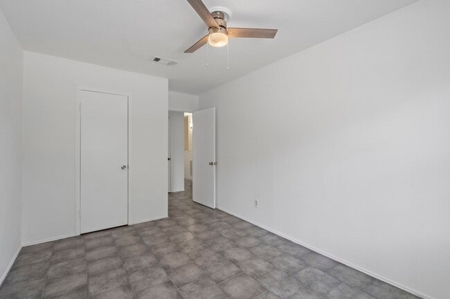 Building Photo - 5801 Lumberdale Rd