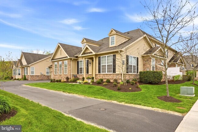 Building Photo - 1190 Webb Dr