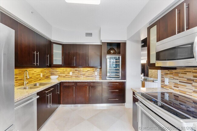 Building Photo - 3100 N Ocean Blvd