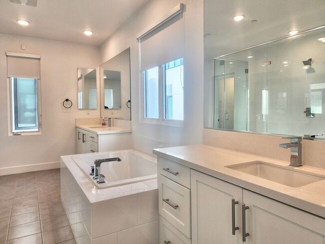 Building Photo - 16332 Dawn Wy