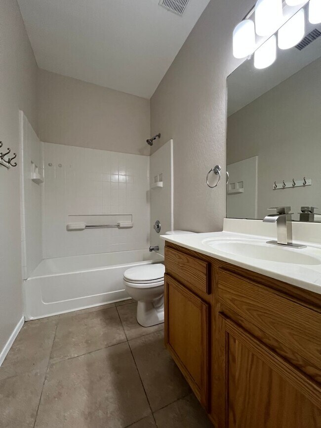 Building Photo - Move in ready near Baseline & Crismon: Vil...