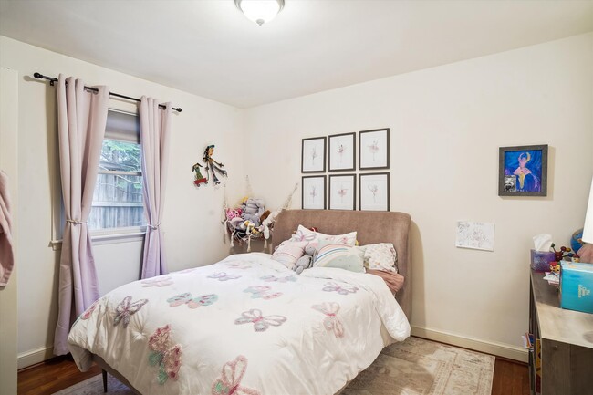 Building Photo - 5215 Brookeway Dr