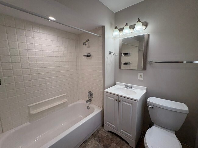 Building Photo - 17407 Woodbury Ave