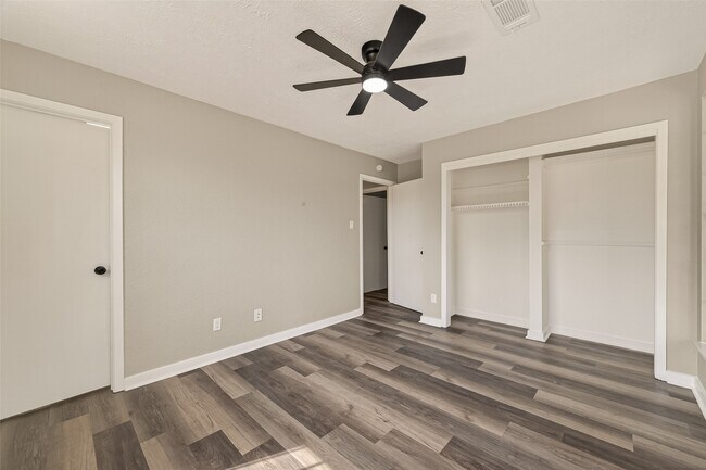 Building Photo - 3703 Tiffany Dr