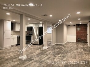 Building Photo - 7630 SE Milwaukie Ave