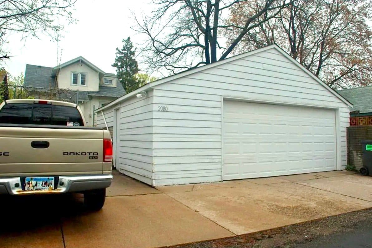 Building Photo - 2080 Roblyn Ave