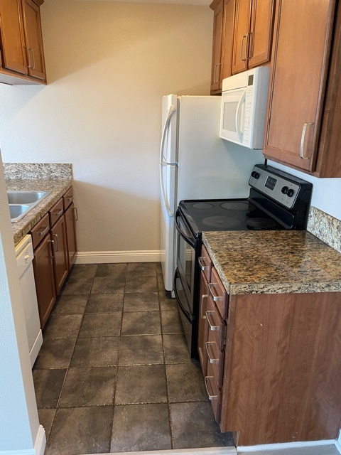 Kitchen area - 5505 Adelaide Ave