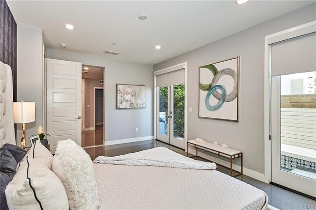 Building Photo - 133 Bosque