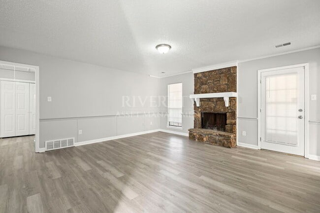 Building Photo - A MUST SEE IN SOUTHEAST MEMPHIS!!!! SECTION 8 WELCOMED !!!!!