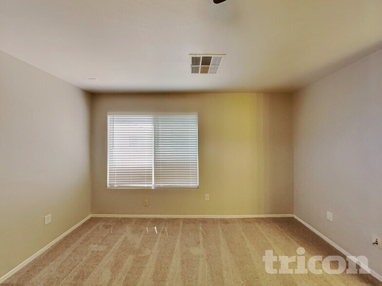 Building Photo - 3921 W Irwin Ave