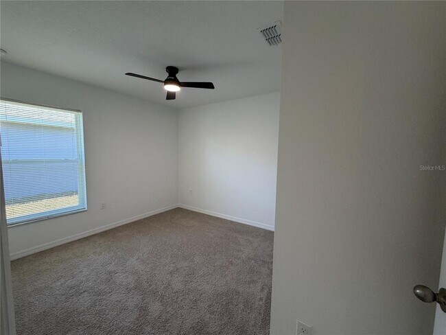 Building Photo - 3 Easton Pl