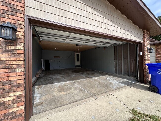 Building Photo - 430 E 1st Ave