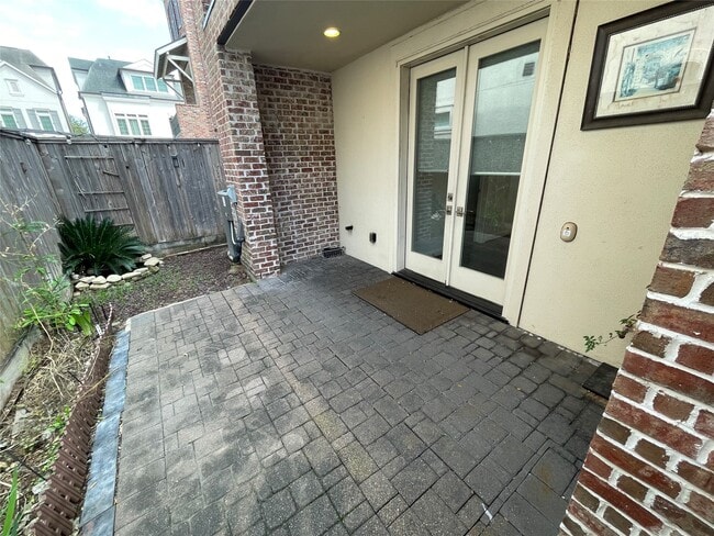 Building Photo - 15622 Broad St